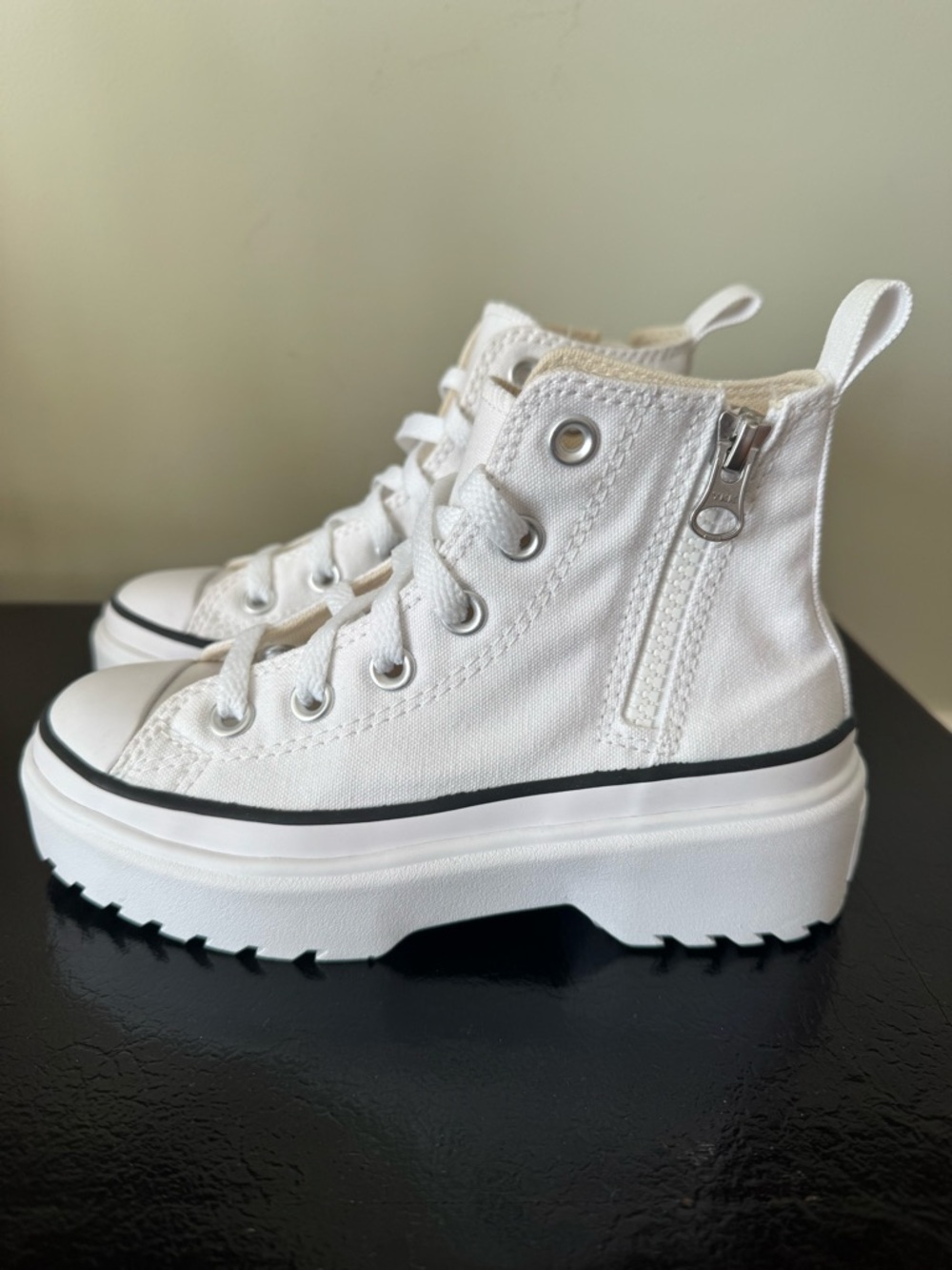 Chuck Taylor® All Star® Lugged Lift Platform Canvas Youth 13.5 NIB - Picture 5 of 10